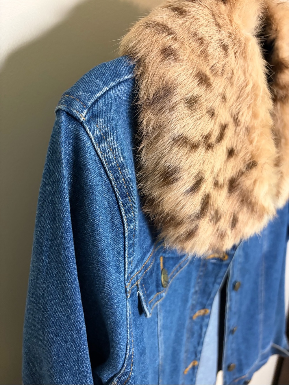 Willi Smith Blue Denim Jacket with Faux Leopard Fur Collar #1260 - Picture 10 of 14